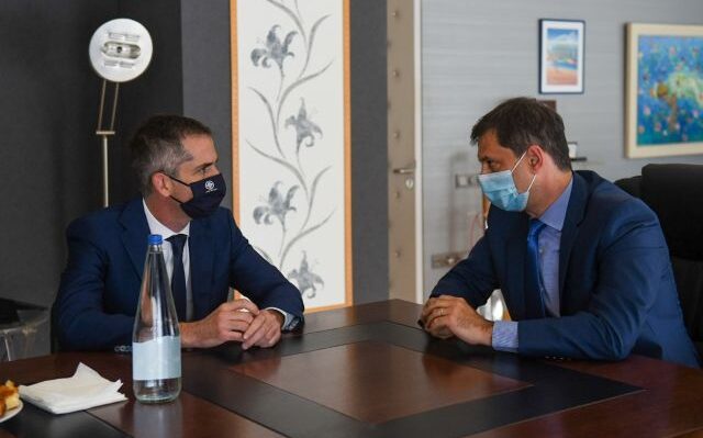 77785883 f34e f466 dbe9 44103858066f1 F2048445406