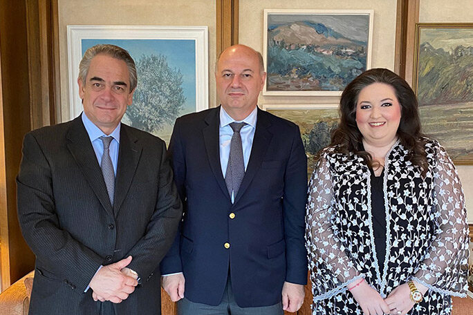 Synantisi me yp F 661769978