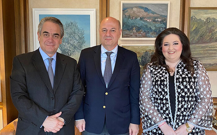 Synantisi me yp F 661769978