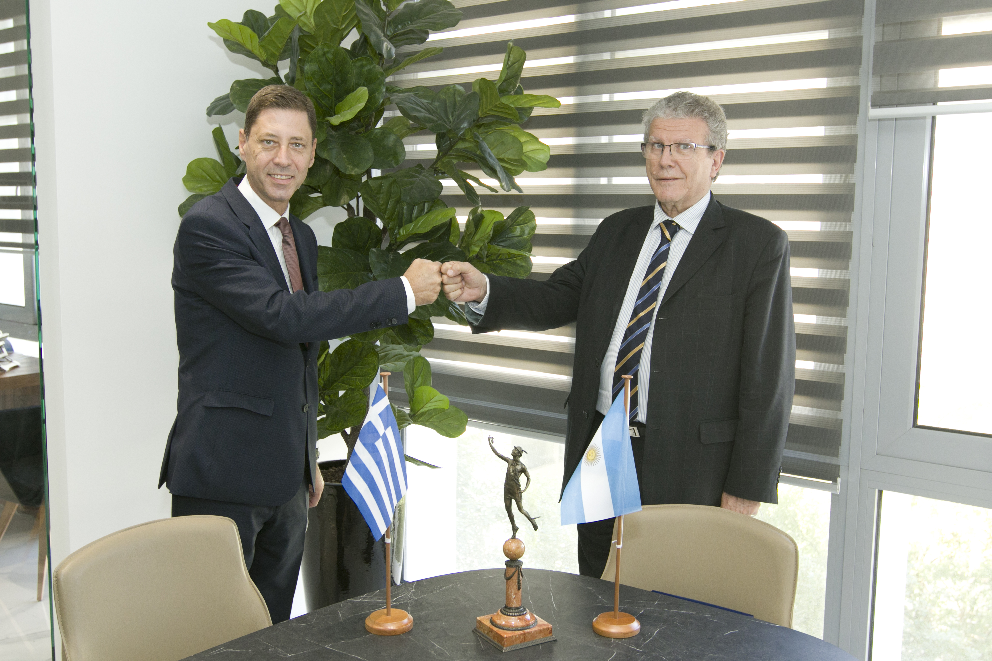 aafbae20-d56f-0b67-4186-ec90fe236b061_F1072930577.jpg