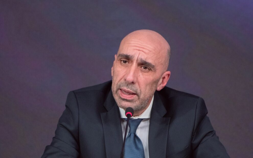 b0e7f0e5 40c2 8143 0d75 0cd34ef2bc691 F 404276622