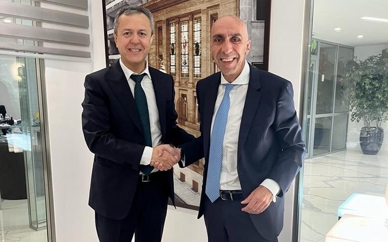 1a699e74 4573 4384 0935 6d3187604f611