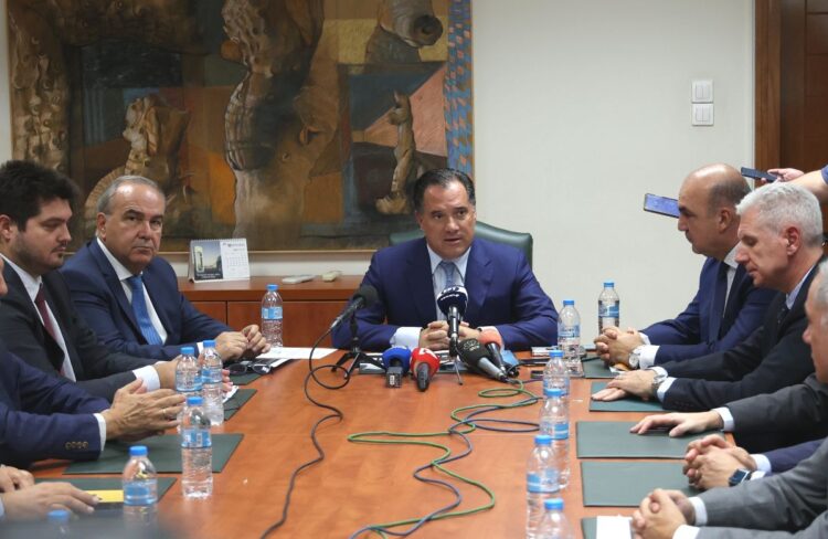 46f442e0 8dec 90aa 9cf4 c77b97fcd9331