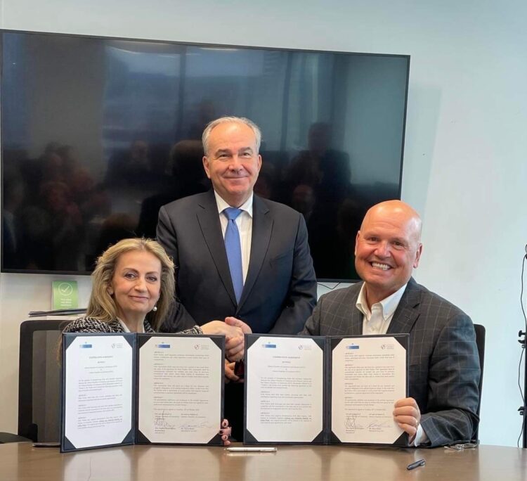 5cf5e67c d2ef e879 4fa0 1bdb723fcee21