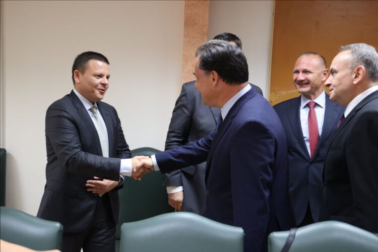 8fb6edc4 3f78 9f7b cbfe adb12f1e860e1