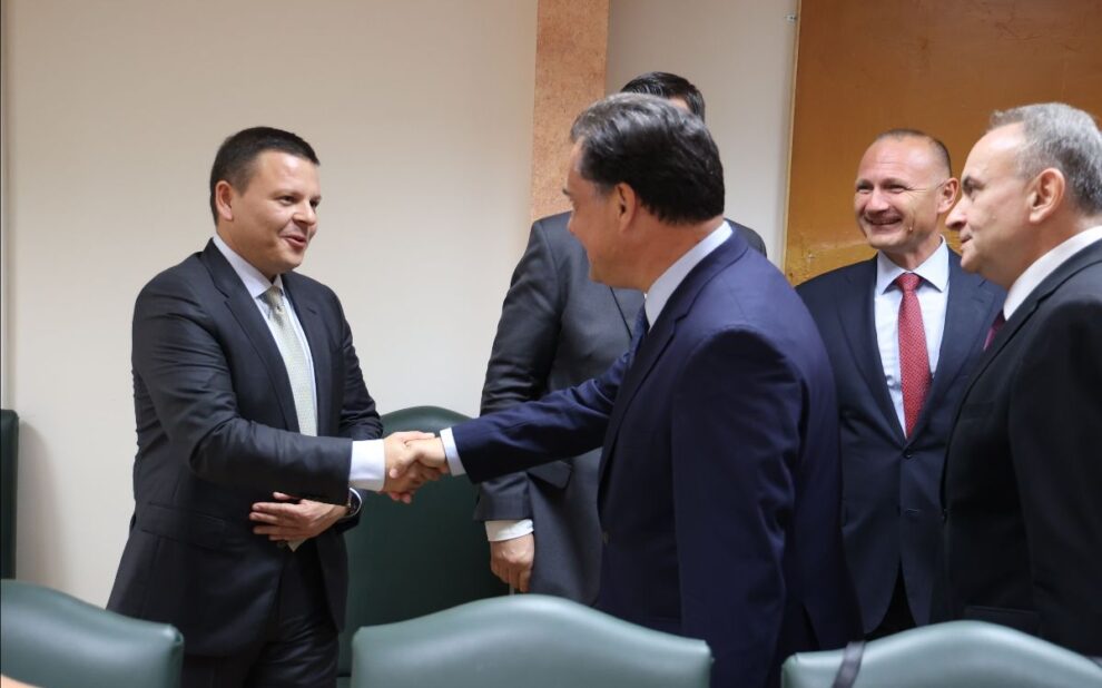 8fb6edc4 3f78 9f7b cbfe adb12f1e860e1