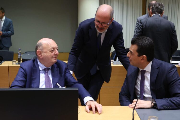 c3a5bb33 03db 2c20 c14a 568c41f4f5a21