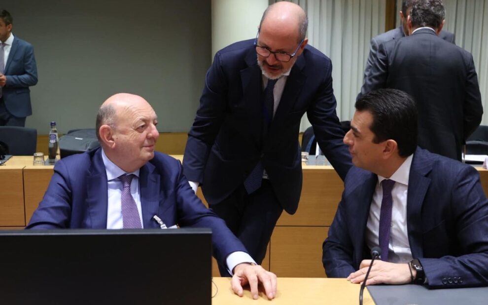 c3a5bb33 03db 2c20 c14a 568c41f4f5a21