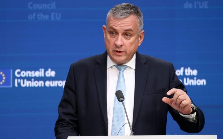 6dabfd9e 2028 026b 3ce5 80759c77bf3a1