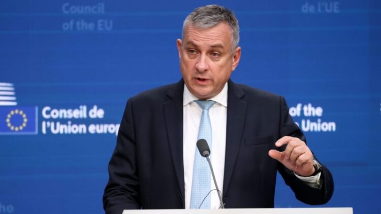 6dabfd9e 2028 026b 3ce5 80759c77bf3a1