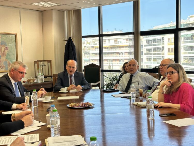 59bf5239 dd95 20e5 5165 fa9f4c112ac61