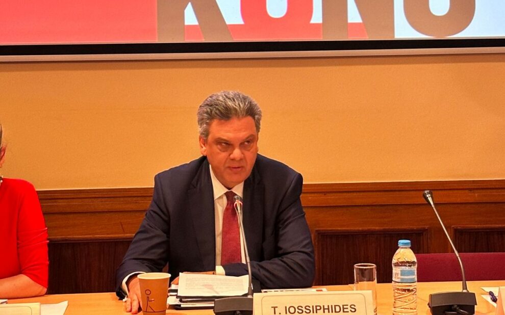 d550bfec 7e54 87c6 df68 95cdff14594f1