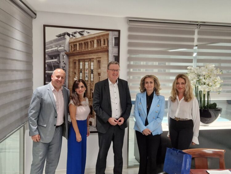 03bde59d c8cc 2fec 2274 bb54a477a8a51