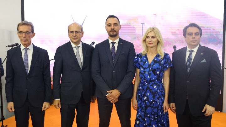 b34dac0d 9a0a ce59 b13c ef46e3268b7c1