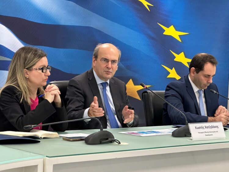 d0c2aee8 f60c 7ff3 f846 eb936d2dee5d1