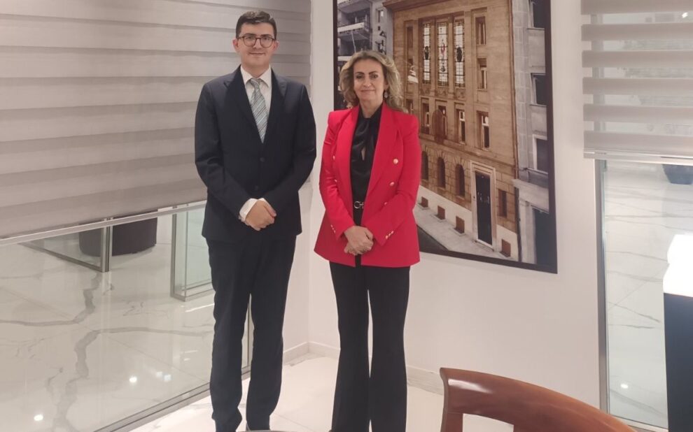 d590b602 bf65 9acc b796 a3105f280c5b1