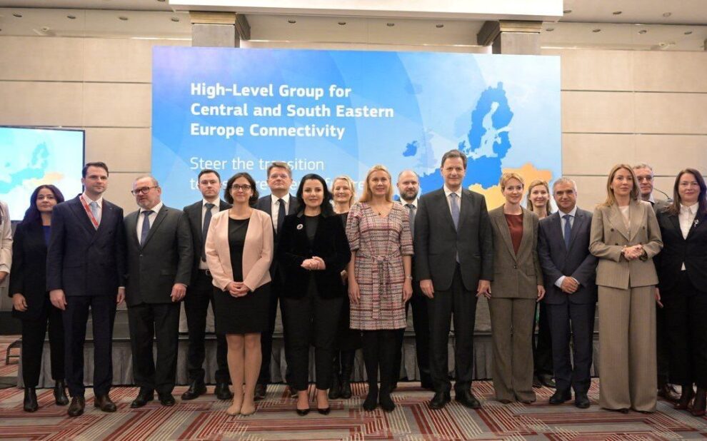 b26be9bb e322 3a07 e327 da3037da81771