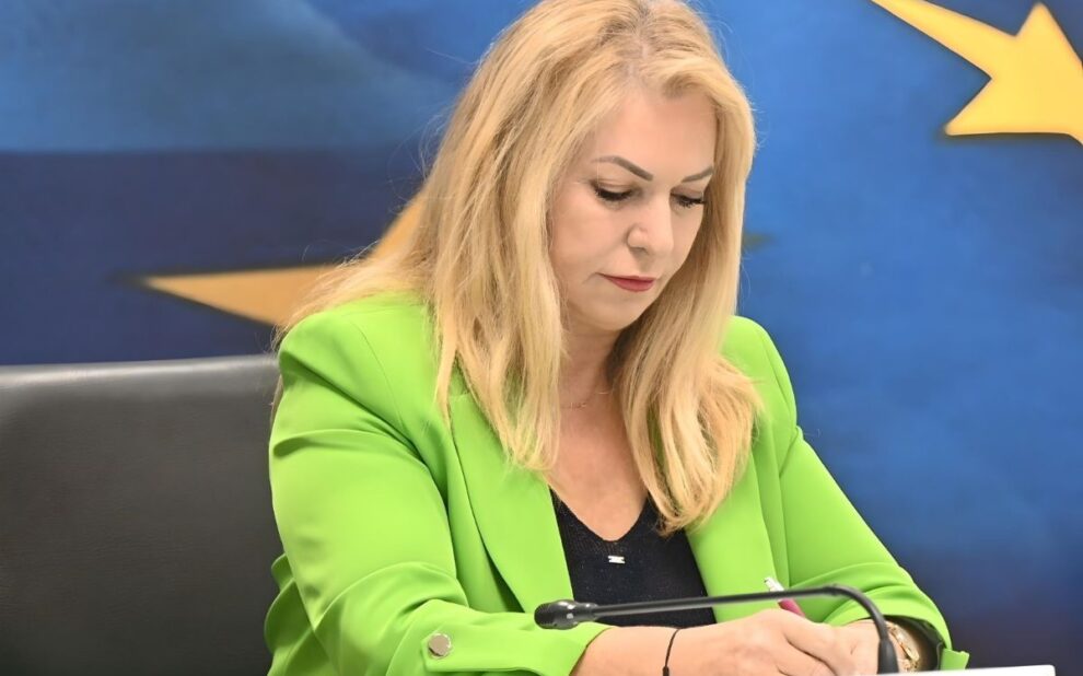 25fc2631 82f6 d1d7 c228 ee84bbc2b5481