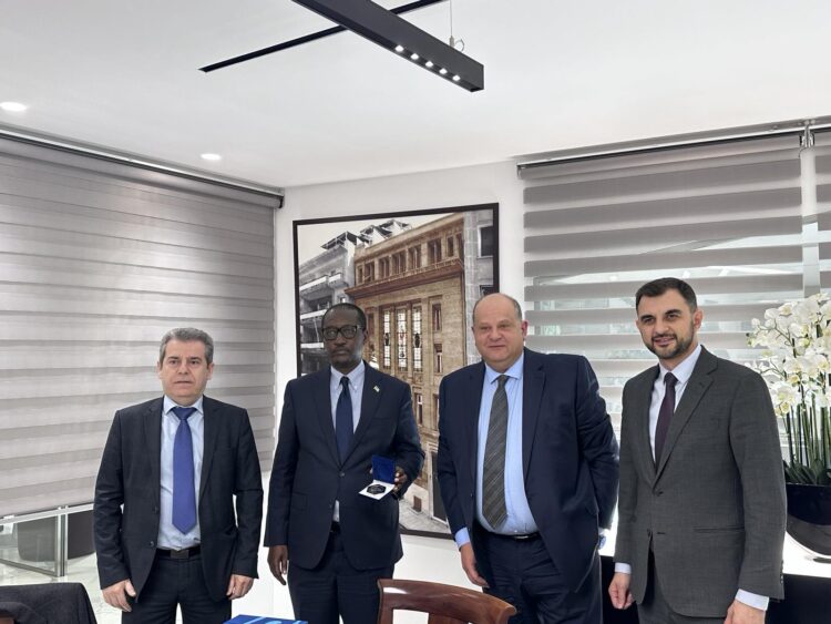 48d116cb c948 7a7e 3b66 cf760d6d43392