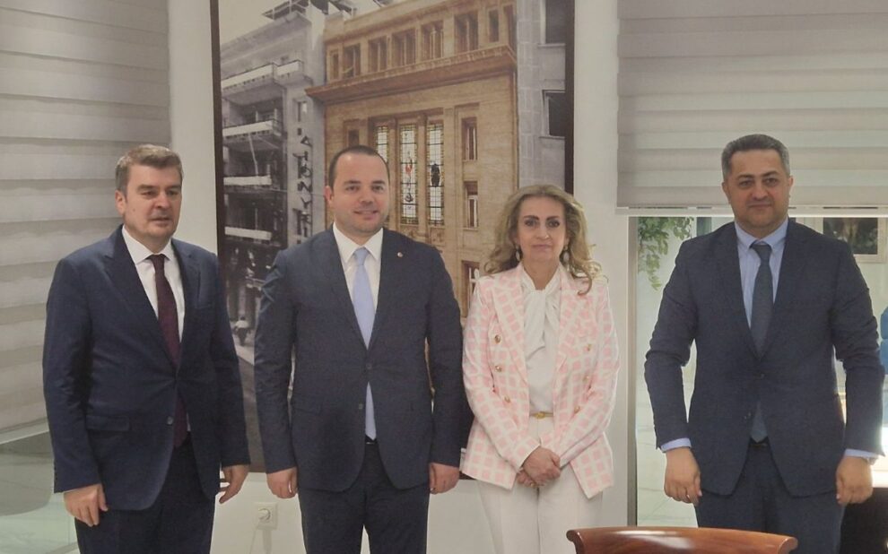 b830ff95-1739-d698-9474-780fef639802[1]