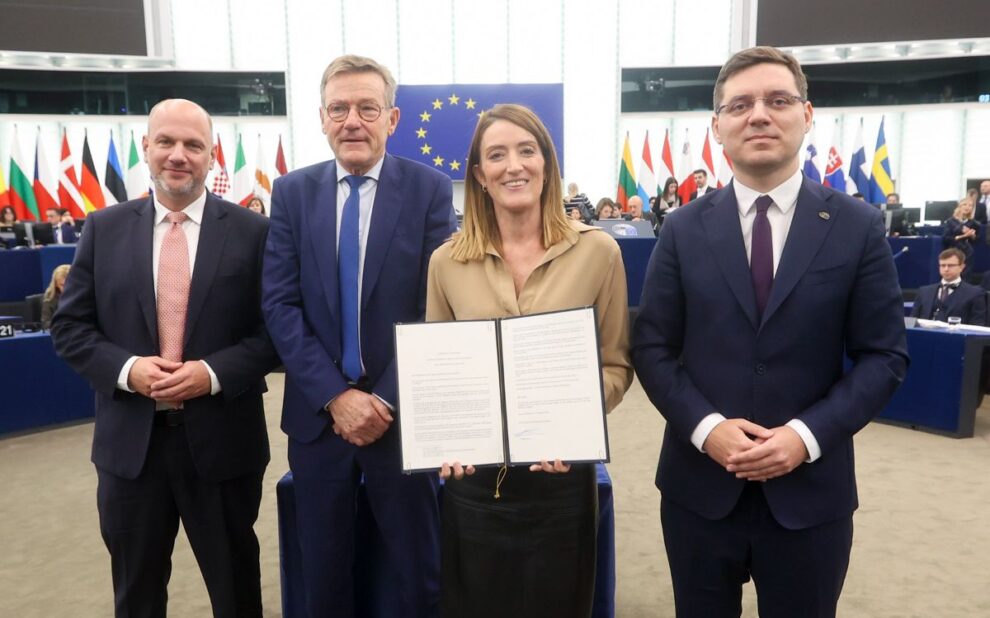 eba299b2-0877-7894-5e4c-a3c0beeebda8[1]