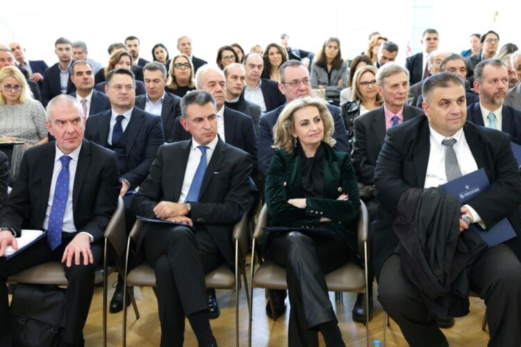 c53edcd5-371d-0659-14fb-cc9369eb6bf3[1]