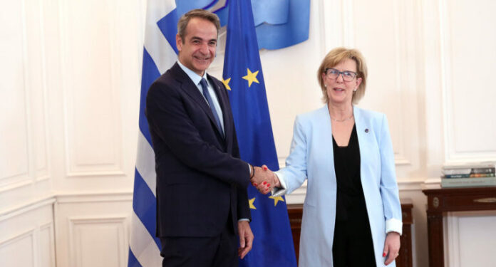 [378105] ΣΥΝΑΝΤΗΣΗ ΤΟΥ ΠΡΩΘΥΠΟΥΡΓΟΥ ΚΥΡΙΑΚΟΥ ΜΗΤΣΟΤΑΚΗ ΜΕ ΤΗΝ ΕΠΙΤΡΟΠΟ ΧΡΗΜΑΤΟΟΙΚΟΝΟΜΙΚΩΝ ΥΠΗΡΕΣΙΩΝ ΚΑΙ ΕΝΩΣΗΣ ΑΠΟΤΑΜΙΕΥΣΕΩΝ ΚΑΙ ΕΠΕΝΔΥΣΕΩΝ