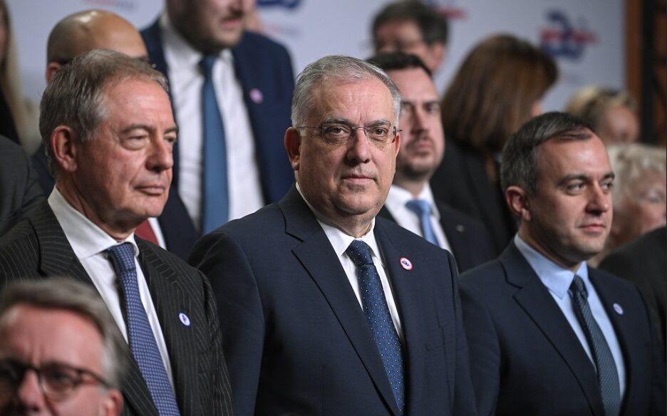 873c7efd-422f-b3fd-bf26-e368aba5523d[1]