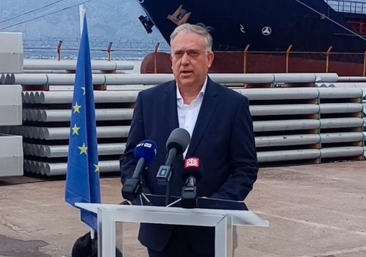 υπουργό Ανάπτυξης Τάκη Θεοδωρικάκο