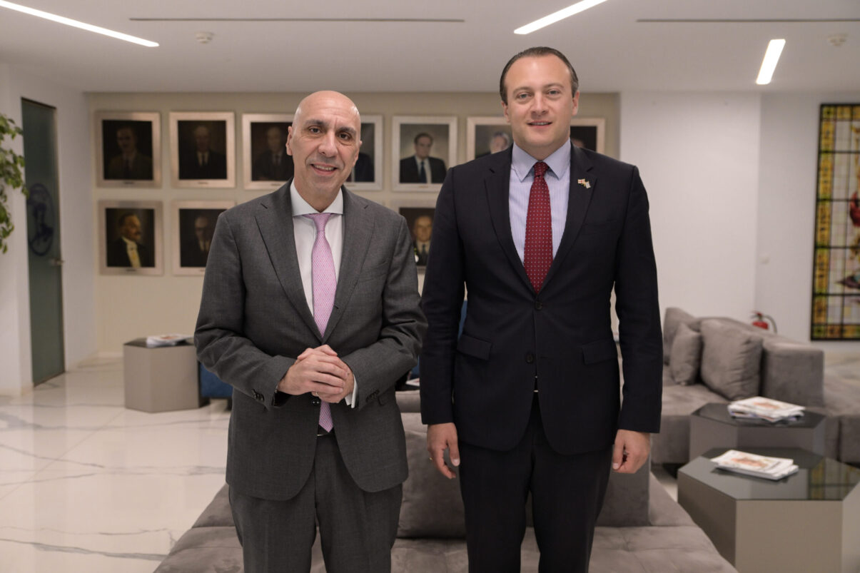 Πρόεδρος του Εμπορικού και Βιομηχανικού Επιμελητηρίου Αθηνών, κ. Γιάννης Μπρατάκος - Πρέσβη της Γεωργίας στην Ελλάδα, κ. Levan Beridz