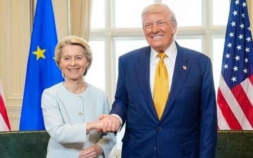 ο πρόεδρος των ΗΠΑ Ντόναλντ Τραμπ και η πρόεδρος της Ευρωπαϊκής Επιτροπής Ούρσουλα φον ντερ Λάιεν (1)