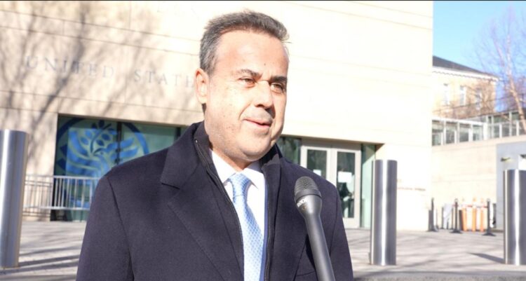 Στ. Παπασταύρου από Ουάσιγκτον για Κάθετο Διάδρομο