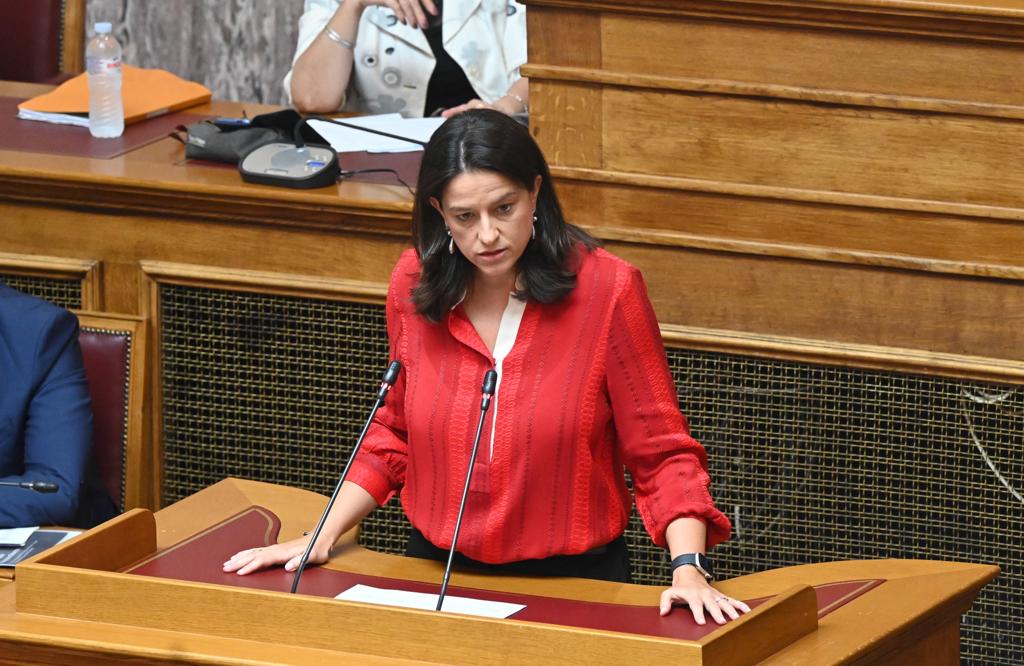 υπουργός Εργασίας και Κοινωνικής Ασφάλισης, Νίκη Κεραμέως