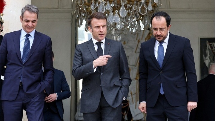 Στην Κύπρο σήμερα Κυρ. Μητσοτάκης και Εμ. Μακρόν - Συνάντηση με Ν. Χριστοδουλίδη