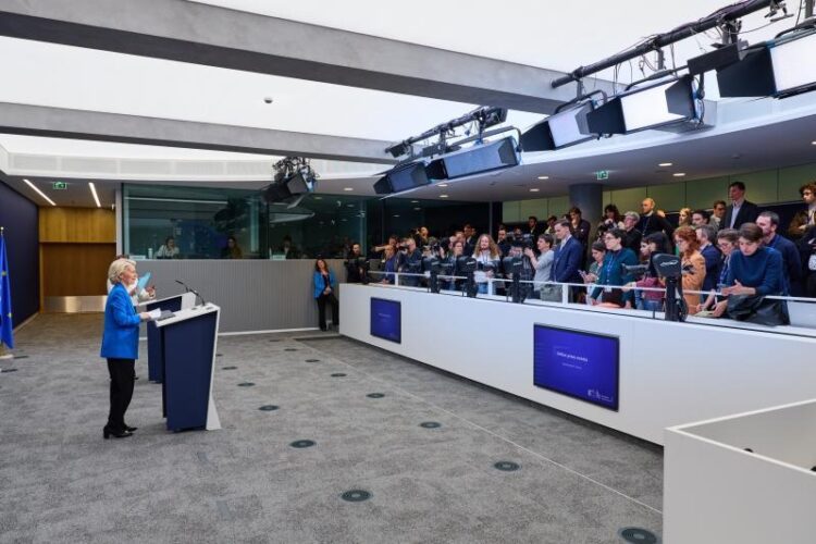 0407eee6-951c-dbda-5da9-9222a5dd845b[1]