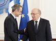 Ο πρωθυπουργός Κυριάκος Μητσοτάκης με τον Ευρωπαίο επίτροπο Άμυνας και Διαστήματος Άντριους Κουμπίλιος (Andrius Kubilius)
